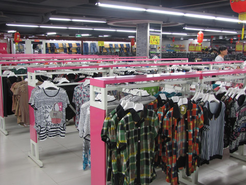 商场服装展示零售店的未来趋势与经营策略