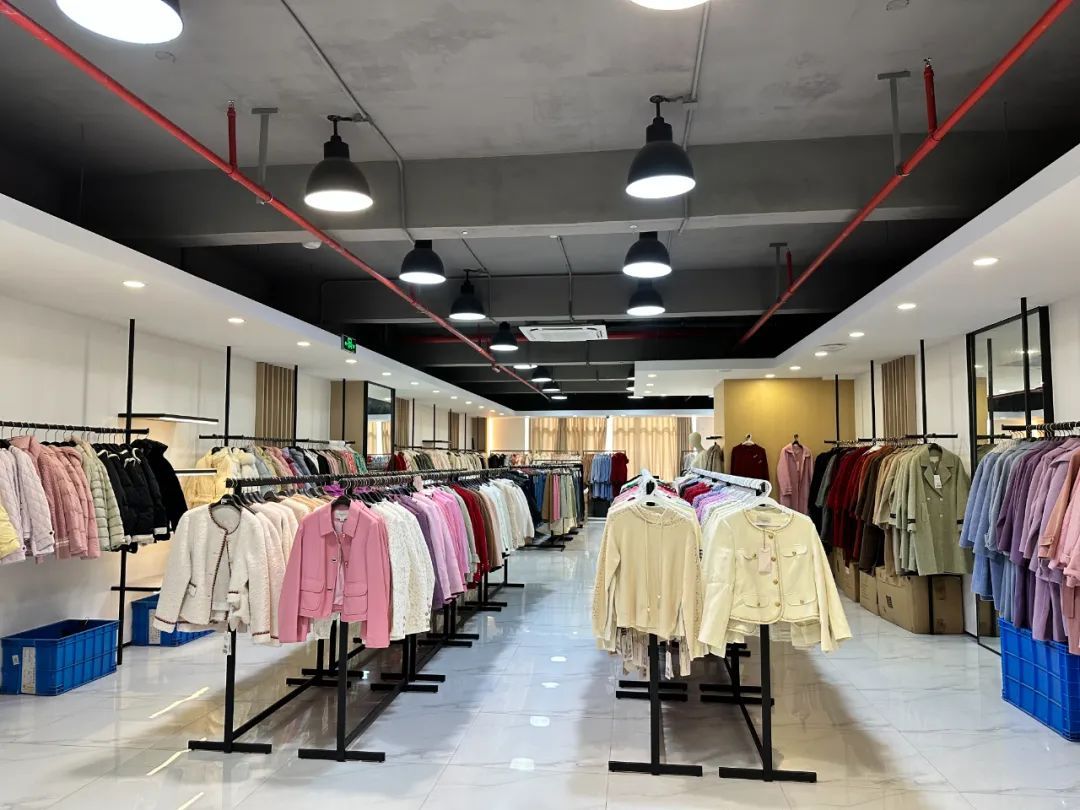 低至1折起！换季添新衣，来逛逛松江这家服装工厂店